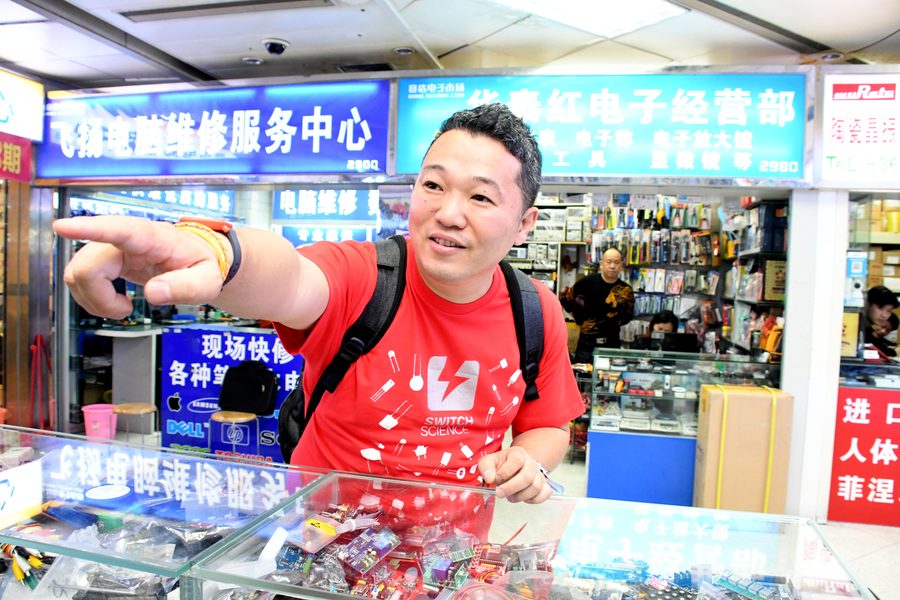 TAKASU Masakazu in Huaqiangbei, Shenzhen